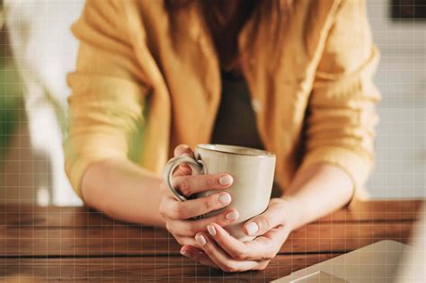 What happens to your body when you drink hot water every morning