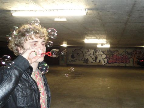 b3nn3t veröffentlicht neue Single „3/4“ – zwischen Leere, Melancholie und moderner Indie ...