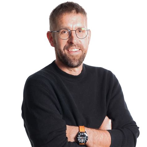 Ai generated porn video elle a ouvert la porte, vêtue de