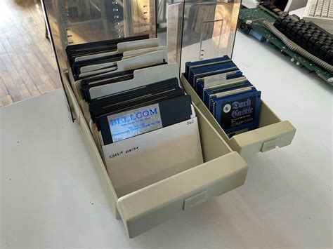 75+ 5.25” 3.5” Floppy Disks for Atari ST / 400 / 800 Dark Castle etc for Sale - Knoppix.net