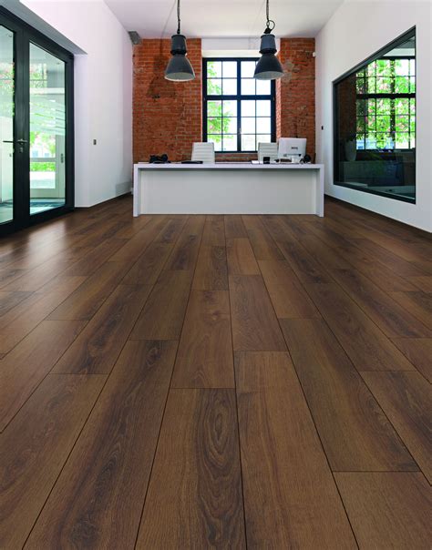 GMO12 Laminate Wood Flooring 12mm AC4