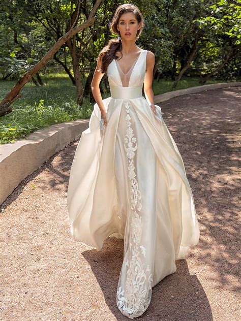 White satin wedding dress with pockets | Honestweddingadvice.com