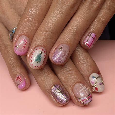 15 Trendy Christmas Tree Nail Ideas for Holiday Nails - Mockup Hunt