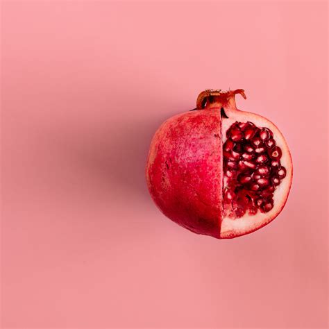 10 Pomegranate Health Benefits, According to Registered Dietitians