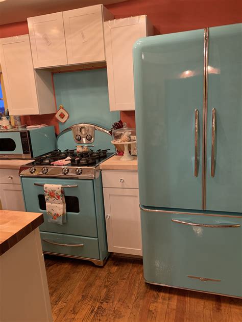 1950s kitchen | Retro kitchen appliances, Retro appliances, Retro kitchen
