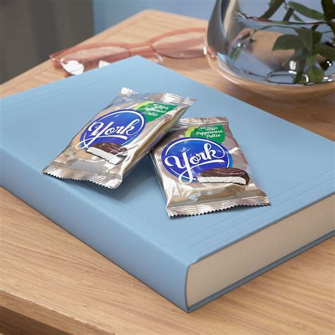 York Peppermint Patties Peppermint Dark Chocolate Candy Bar, 1.4 oz ...