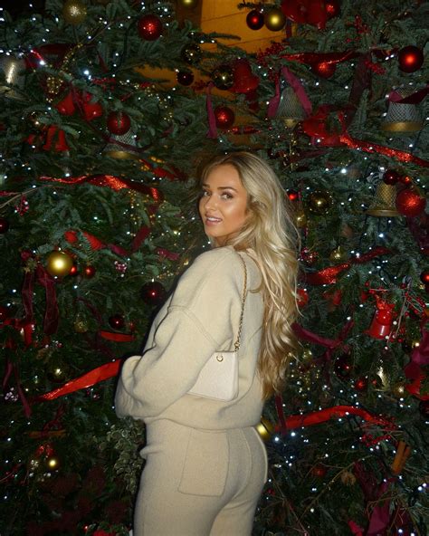 ISABELLE'S CABINET | Postcards from London 🎄🤍🧸 • • • #isabellescabinet | Instagram