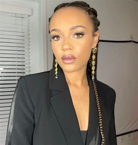 Reign Edwards - Mountain & Moon