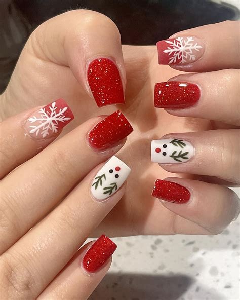 Pin by Sarah England on Get Nailed! | Xmas nails, Holiday nails, Red ...