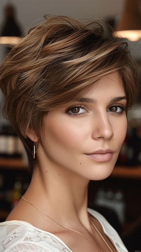 28 Alluring Feathered Haircut Trends for the Modern Woman | Short hair ...
