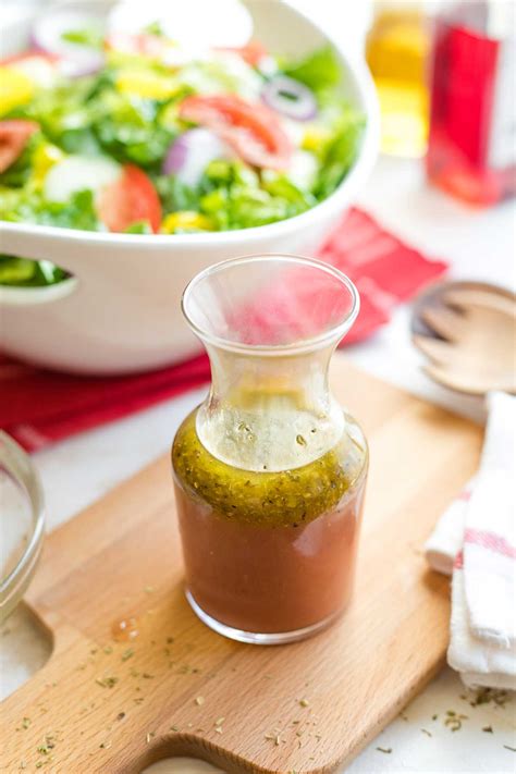 Easy Red Wine Vinaigrette: Speedy, Bold & Zesty in Just 3 Minutes