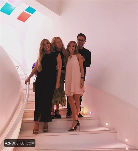 HANNAH RAE Feet - AZNudeFeet