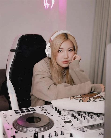 Ms PuiYi怎么了？！半夜12点在IG Story用三个字求救！已经19个小时没更新IG和FB！