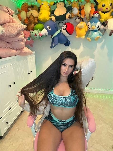 Marie Temara on Twitter: "Wanna play 1v1?🎮😋 https://t.co/cm6BtLbLkO ...