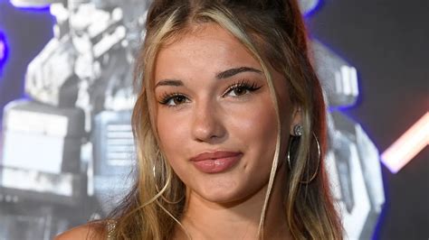 How Old Is Breckie Hill Now - GigWise