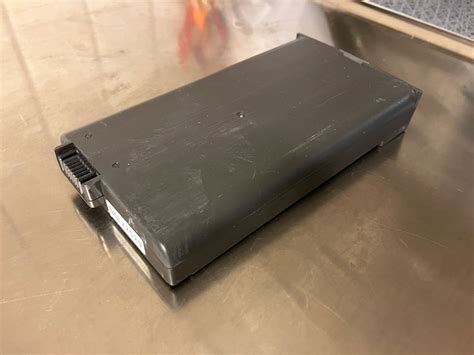 Total noob. I have this old laptop battery that I want to dispose but ...