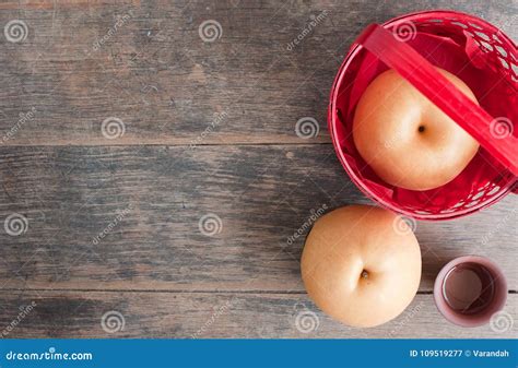 Top View of Chinese Pears, Yellow Asian Apple Pears in a Basket Stock Image - Image of chinese ...