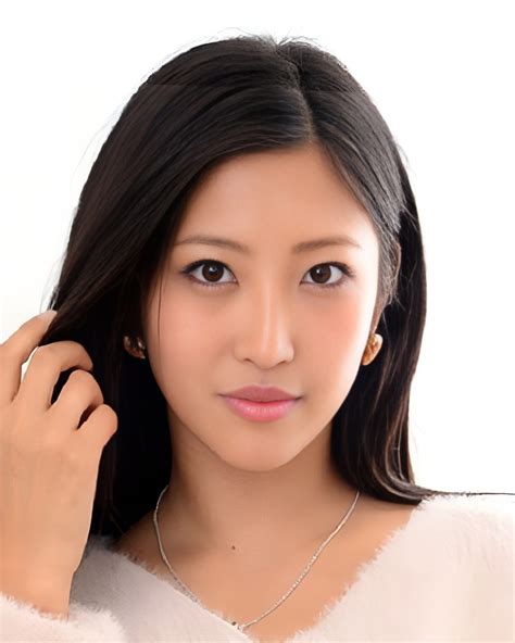 Emiri Momota (Actress) Wiki, Age, Net Worth, Husband, Family, Videos & Photos
