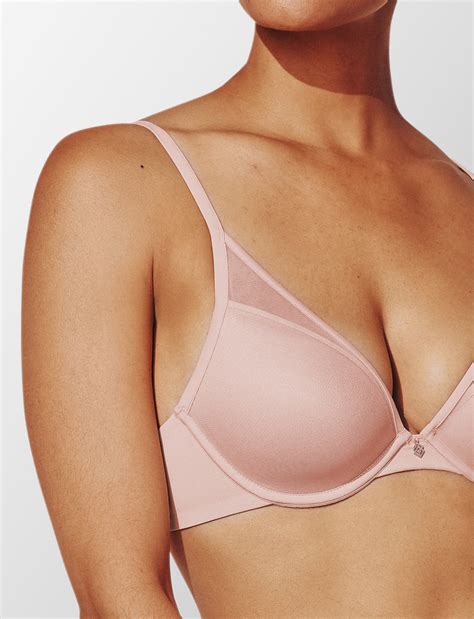 Side Set Breasts – What Are Side Set Shaped Breasts? + Bra Fit Tips ...