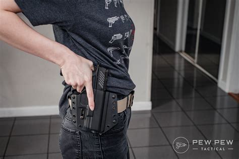 Best OWB (Outside-the-Waistband) Holsters: Duty & Everyday Carry - Pew ...