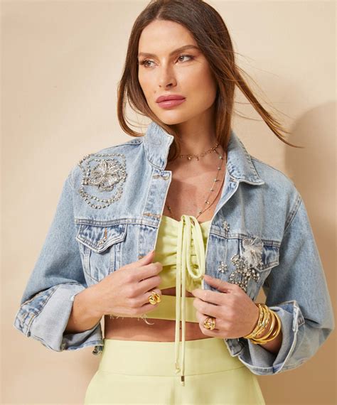JAQUETA JEANS FLOWERS - ISA PAES - Inspiração pra ser você