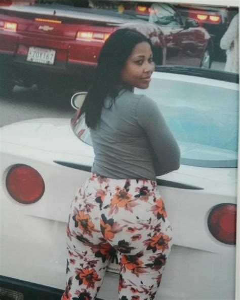 Patricedabody | Do you like my the color of my nails? | Instagram