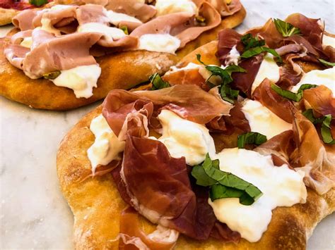 What Is Pinsa? - All About Rome's Healthy Pizza - Eating Around Italy