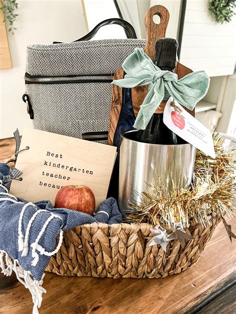 End of the year teacher gift idea and free printable - Our Tiny Nest