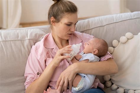 Breastfeeding While on Your Period: What You Need to Know – MomMed