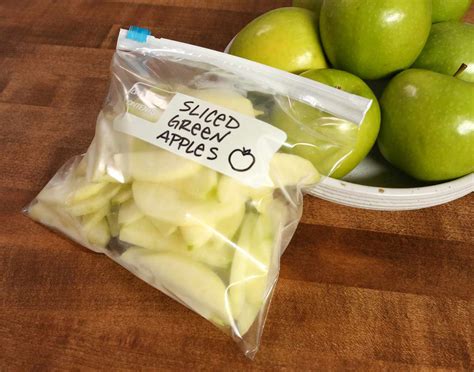 How to Freeze Apples for Later