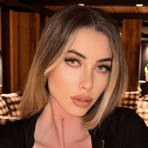 How Tall Is Eva Menta? Biography, Birthday, Age, Social Media, Relationships, Family, Career ...