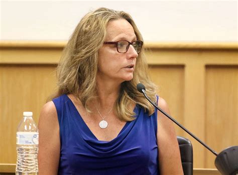 Redwine trial: Disturbing photos shatter Dylan's image of his dad ...