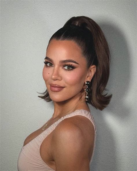 Khloe Kardashian : Net Worth, Height, Weight, Age, Affairs, Wiki, Facts and Figures