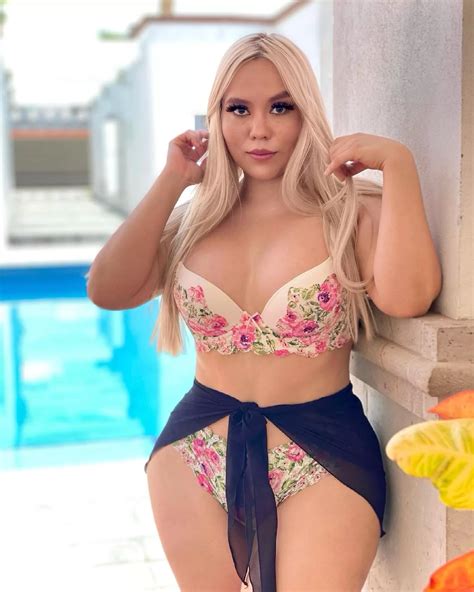 Yoya Castillo | Hot Instagram Model Biography, Height, Net Worth, Boyfriend & Pics | BrightCeleb