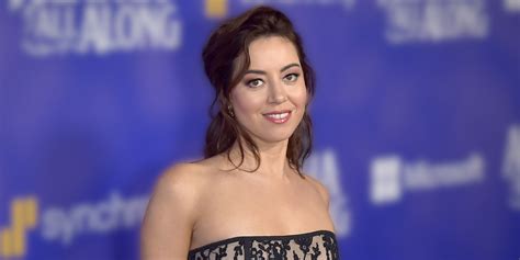 Aubrey Plaza Makes First Public Appearance On SNL Following Her Husband ...