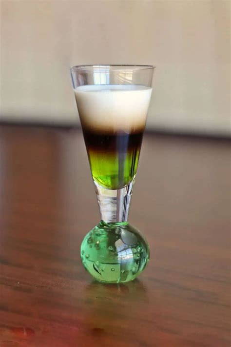 15 Beautiful Layered Cocktail Recipes – Mix That Drink