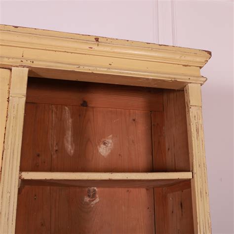 What Is In The Bookcase In Spanish at Oliver Lake blog