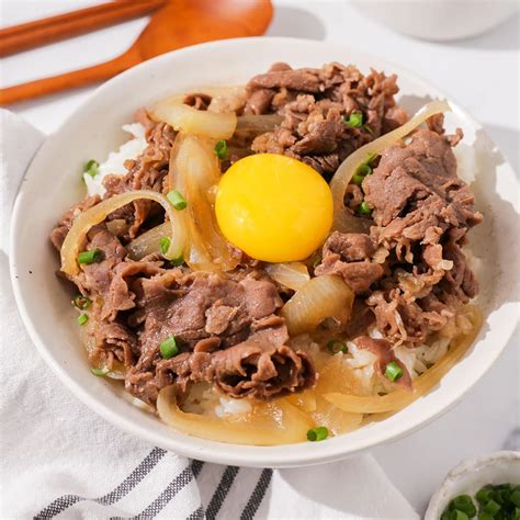 Gyudon (Japanese Beef Bowl) | Two Plaid Aprons