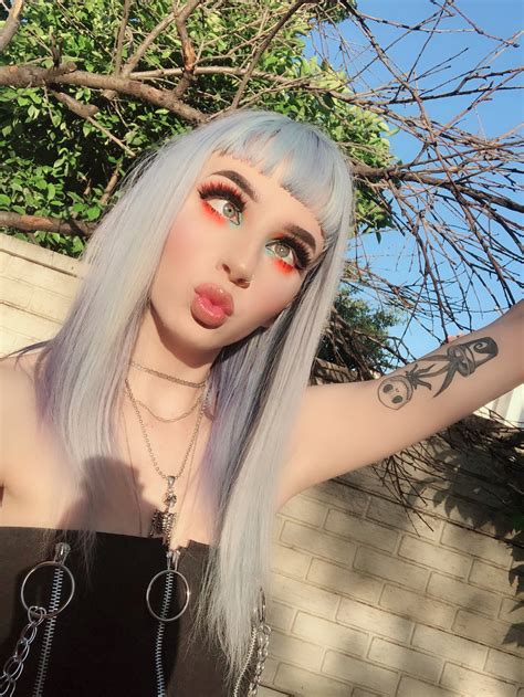 hellcat on Twitter: "@KirstenKaye_ @atleeeey @KATVONDbeauty @Sephora I wish I could cut crease ...