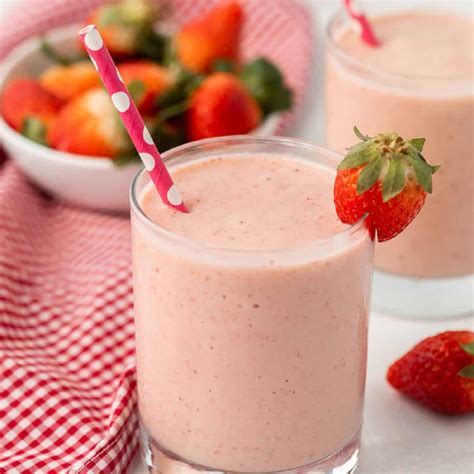 Easy Fruit Smoothie Recipe with Just Three Ingredients