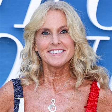 Ultimate Guide to Elin Hilderbrand's Book Series