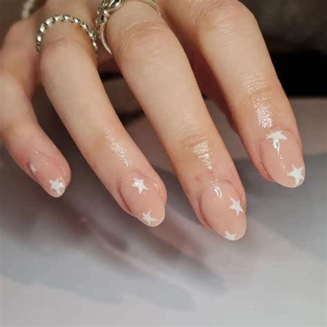 Star Outline Nail Designs