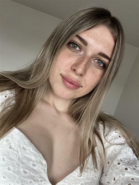 Scarlett O'Hair : r/FreckledGirls