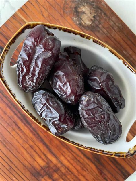 Can You Freeze Dates + Tips to Freeze Medjool Dates - CookinUpLife
