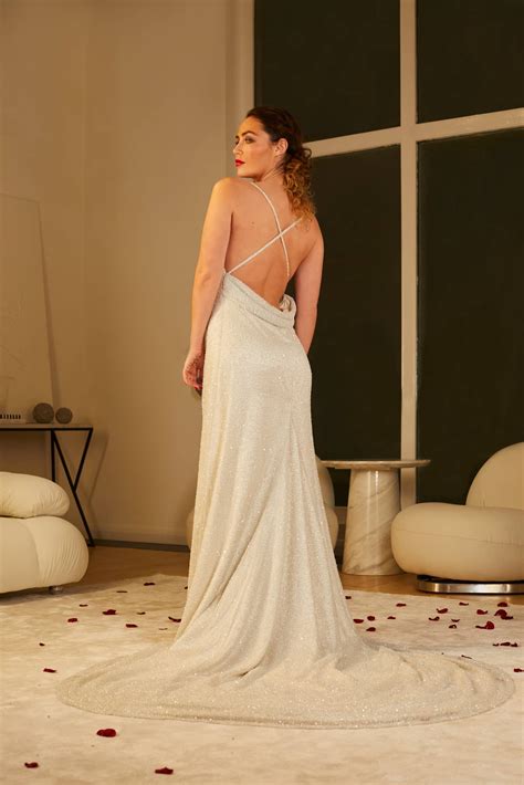 Tia Gown Scoop Back Wedding Dress – Mia la Vida