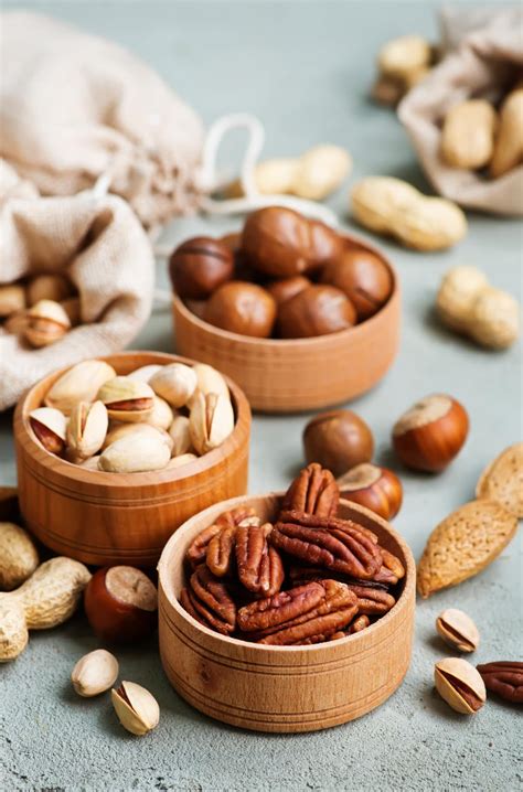 7 Common Symptoms of Tree Nut Allergies - Healthier Steps