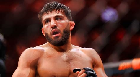 Arman Tsarukyan Impresses With Grappling Victory Over MMA Veteran ...