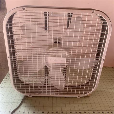 Holmes Box Fan | EstateSales.org