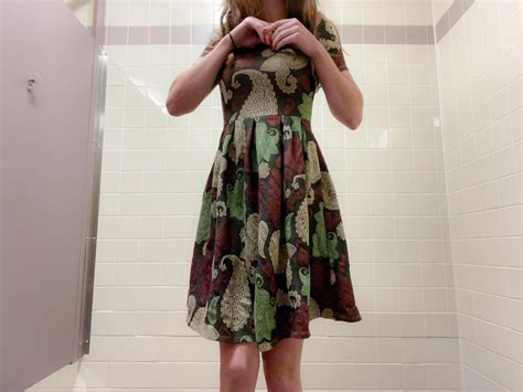 This is not the easiest plug to wear in public 😅 (f) : r/PetiteGoneWild