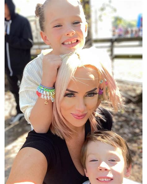 Southern Charm's Kathryn Dennis holds hands with Kensie, 7, & Saint, 6 ...